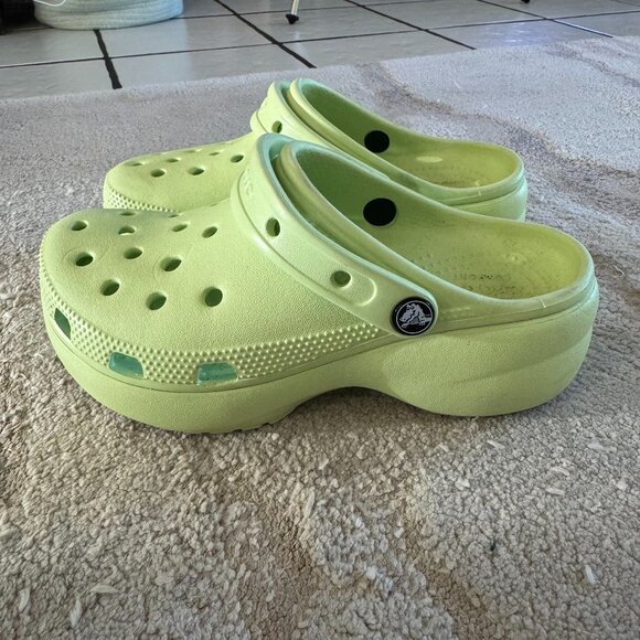 CROCS Womens CLASSIC PLATFORM CLOG Light Green Slip on Sandals Sz womens 6 - Picture 1 of 4